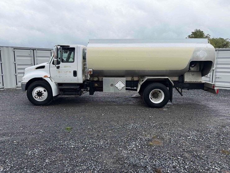 2004-international-durastar-4300-image-2