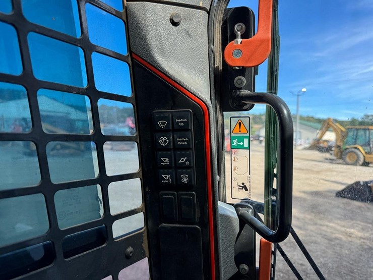 2024-bobcat-t76-image-30