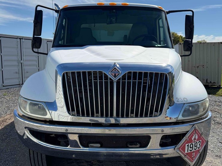 2002-international-durastar-4400-image-8