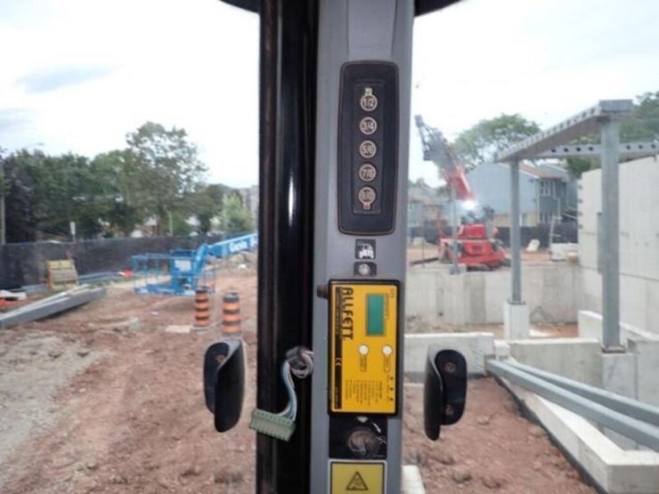2016-caterpillar-430f2-it-image-11