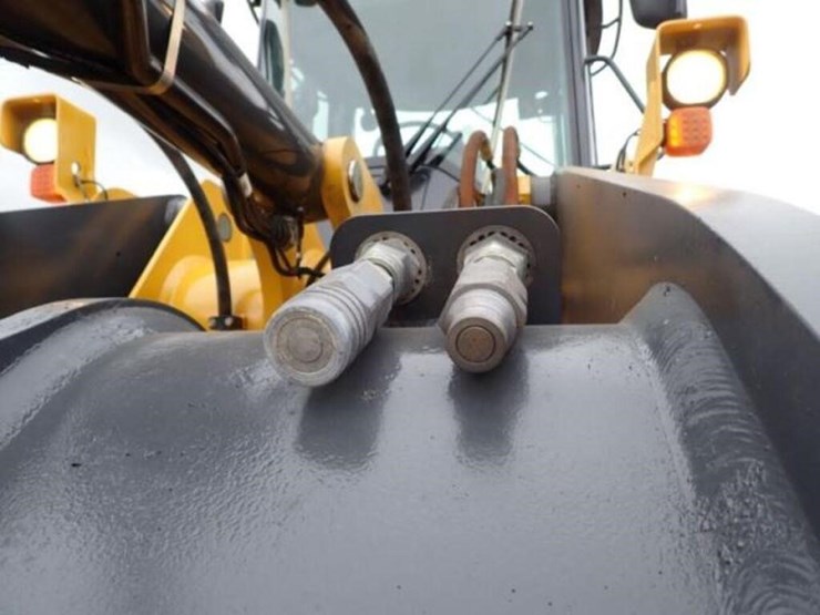 2014-deere-624k-image-28