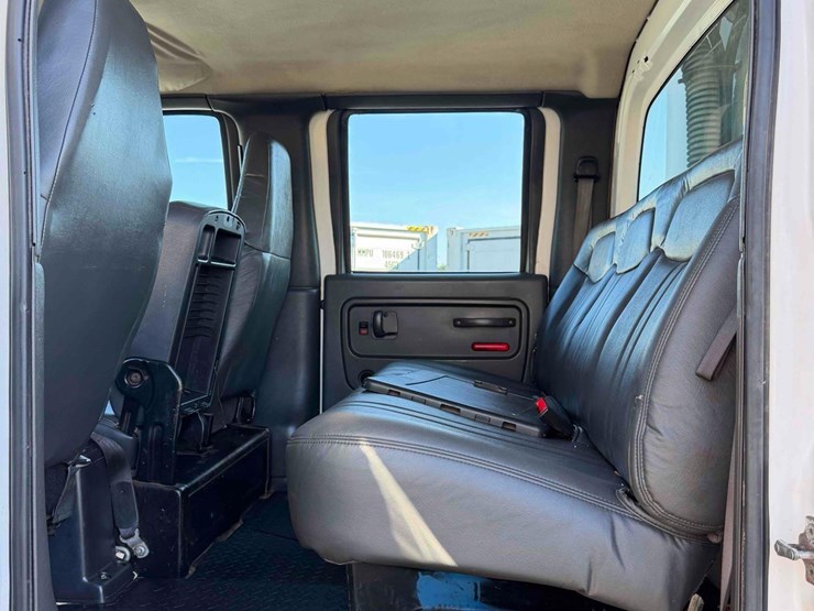 2007-gmc-c8500-utility-body-image-23