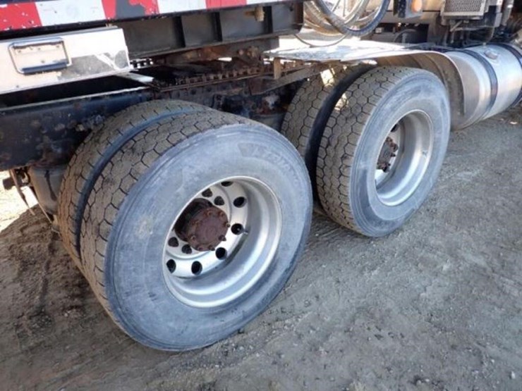 2020-freightliner-114sd-image-50