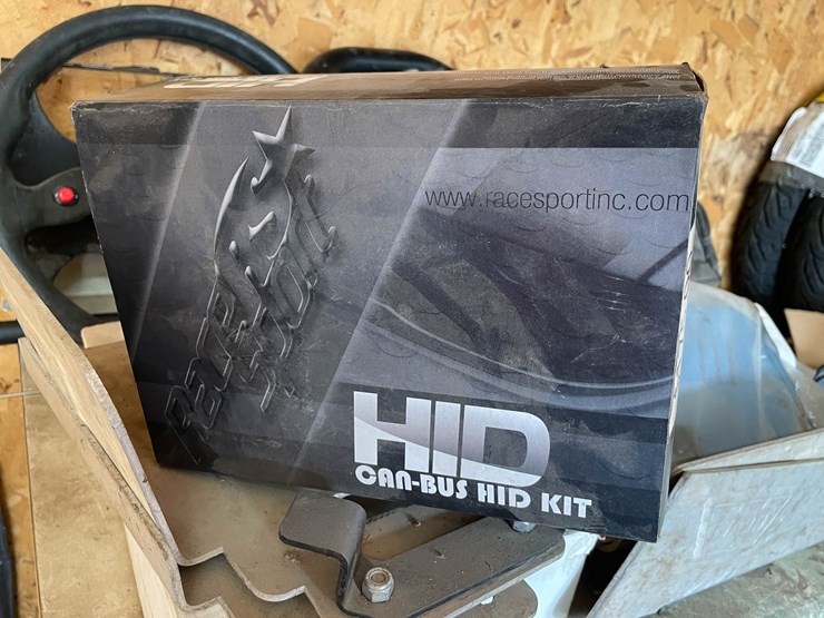 #9249-•-lot-of-assorted-car-and-bike-parts-image-11