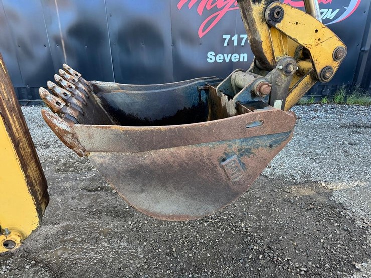 caterpillar-420d-image-16