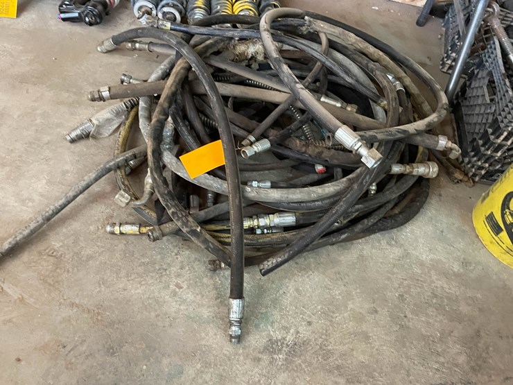 #9243-•-lot-of-hydraulic-hoses-image-11