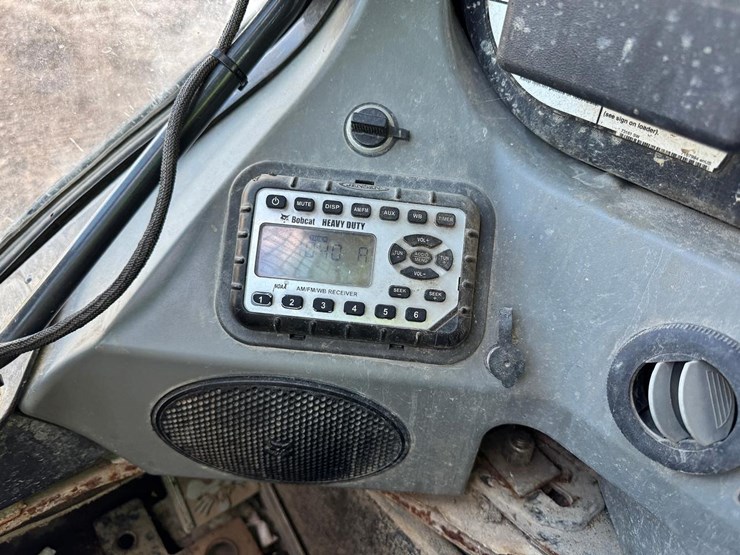 bobcat-t870-image-28