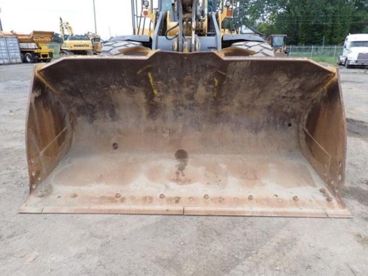 2018-deere-744k-image-29