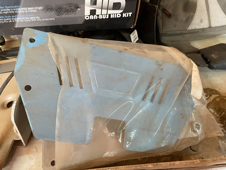 #9249-•-lot-of-assorted-car-and-bike-parts-image-9