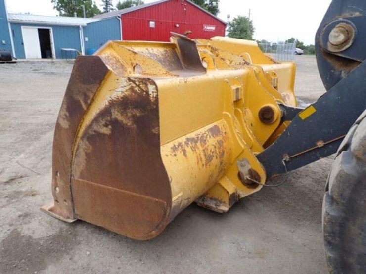 2018-deere-744k-image-26