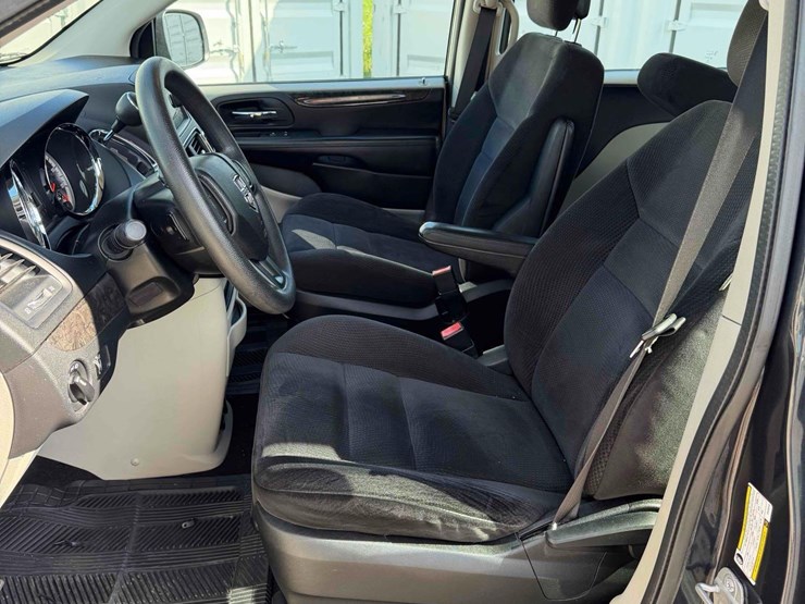 2014-dodge-grand-caravan-image-19