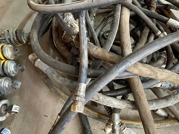 #9243-•-lot-of-hydraulic-hoses-image-8