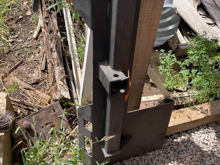 #9183-•-vevor-skid-steer-hitch-plate-image-2