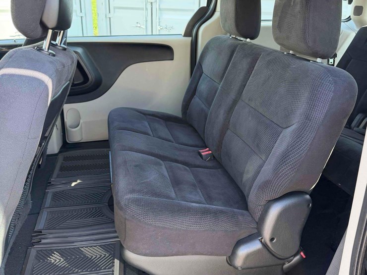 2014-dodge-grand-caravan-image-15
