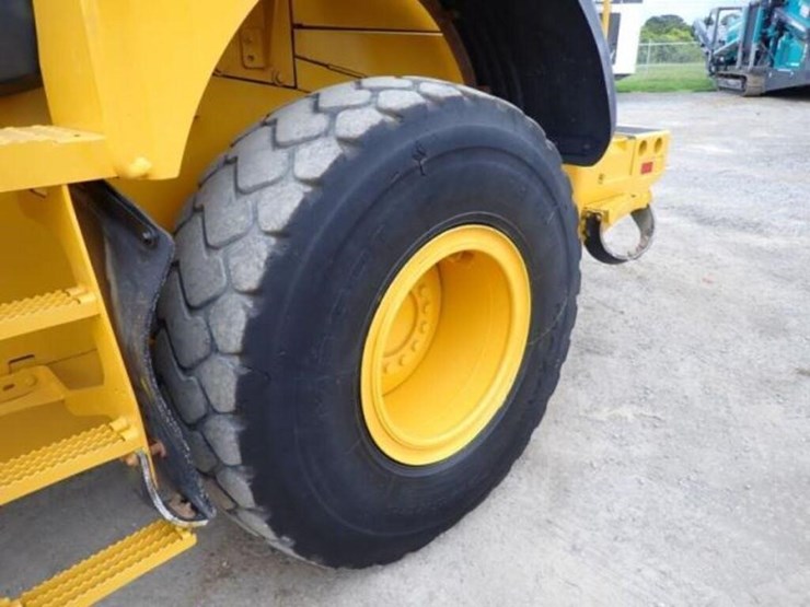 2014-deere-624k-image-45