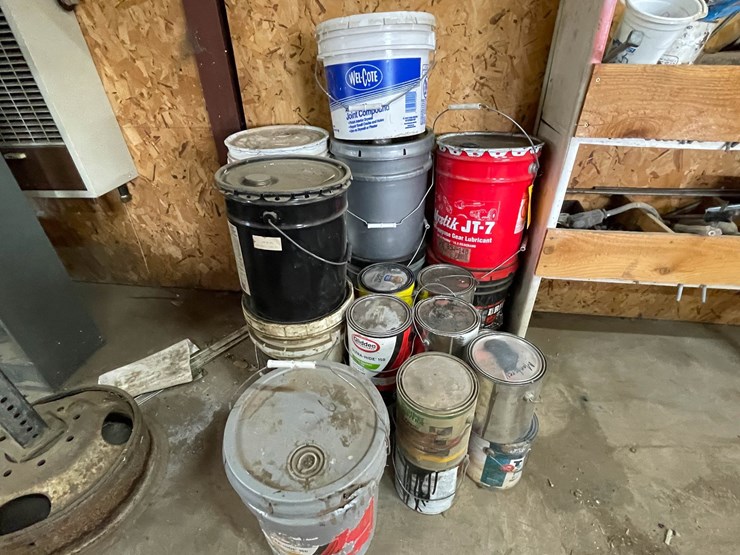 #9227-•-lot-of-paint-and-other-liquids-image-19