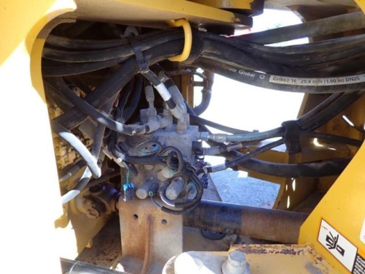 2015-deere-544k-image-52
