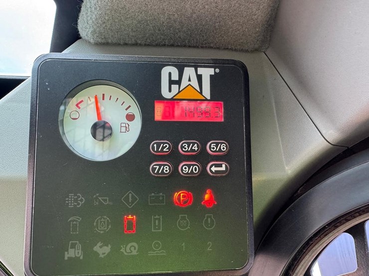 2015-caterpillar-257d-image-23
