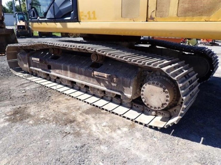 2014-deere-350g-lc-image-47