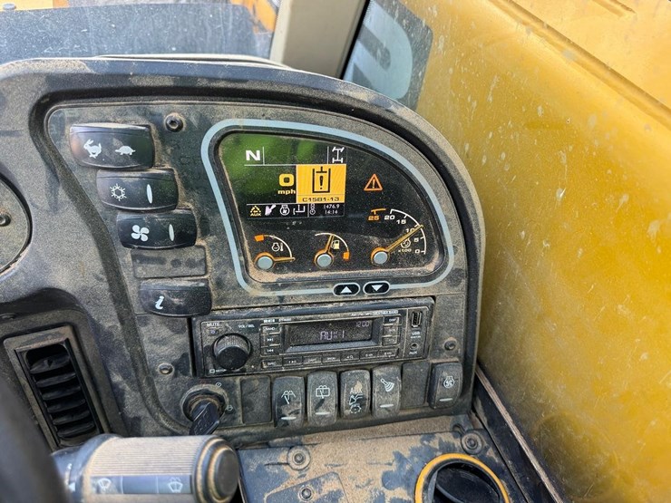 jcb-525-60-image-19