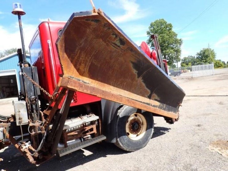 2015-freightliner-108sd-image-46