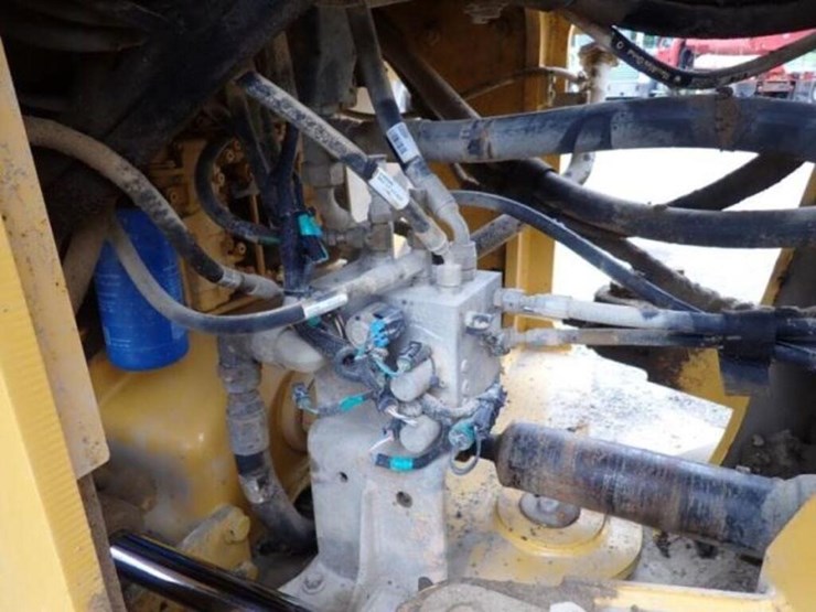 2018-deere-624k-image-51