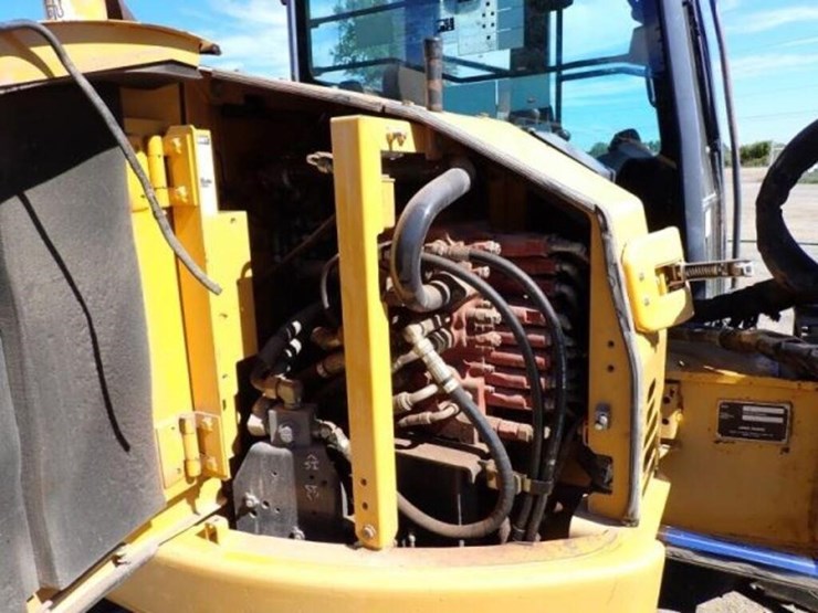 2014-deere-85g-image-58