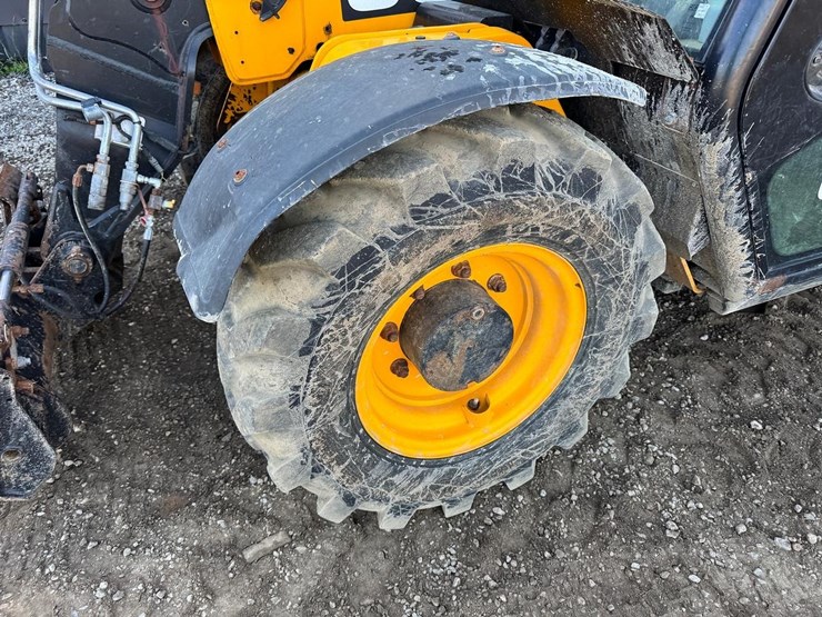 jcb-525-60-image-12