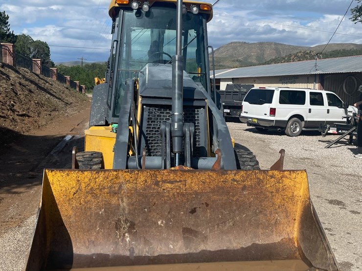 #9150-•-backhoe-loader-image-3