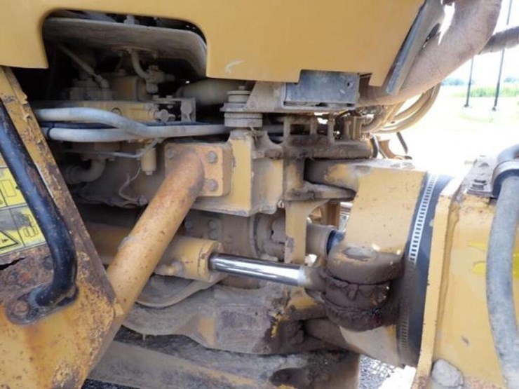 2009-caterpillar-725-image-38