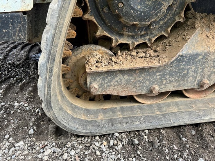 2023-bobcat-t740-image-19