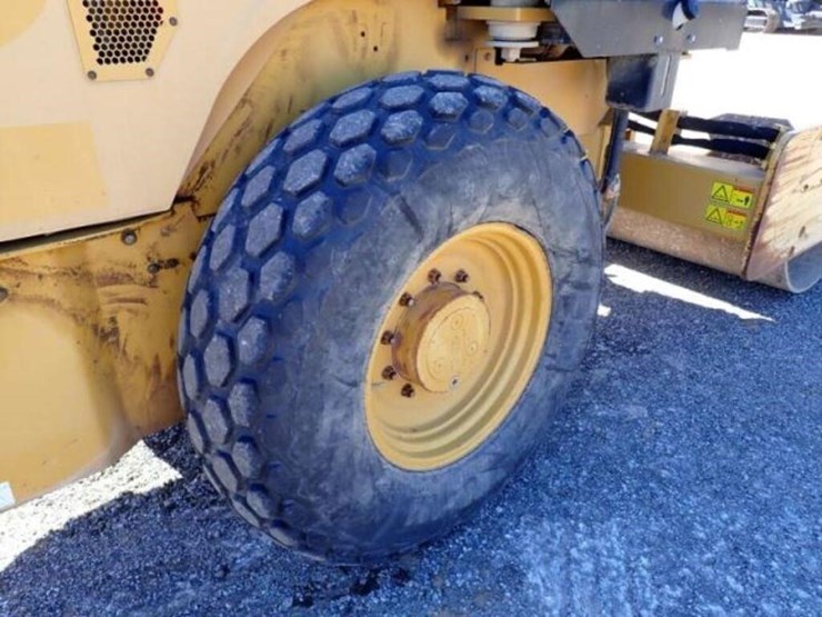 2011-caterpillar-cs44-image-34