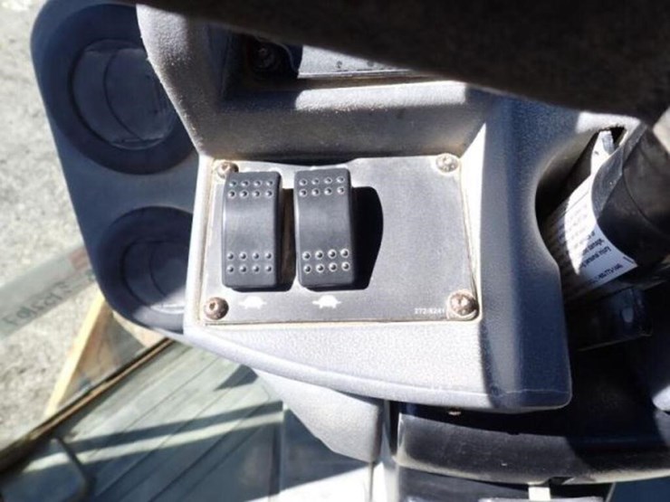 2011-caterpillar-cs44-image-12