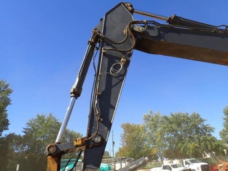 2014-deere-350g-lc-image-27