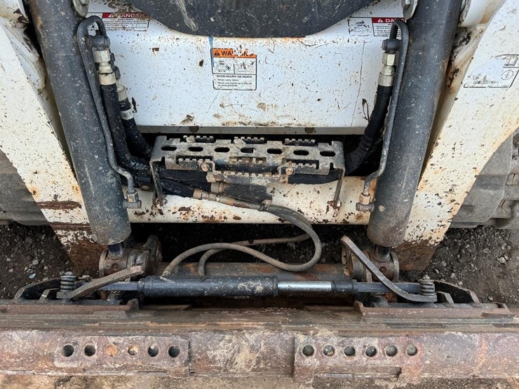 2023-bobcat-t740-image-11