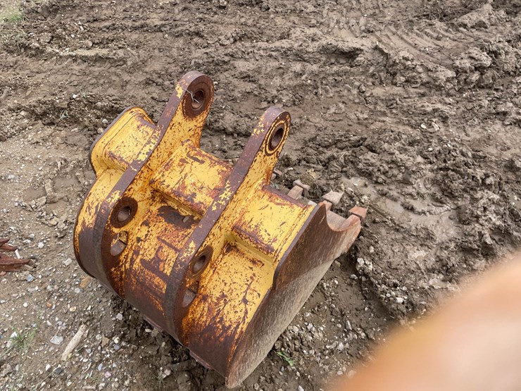 #9173-•-john-deere-backhoe-bucket-image-1