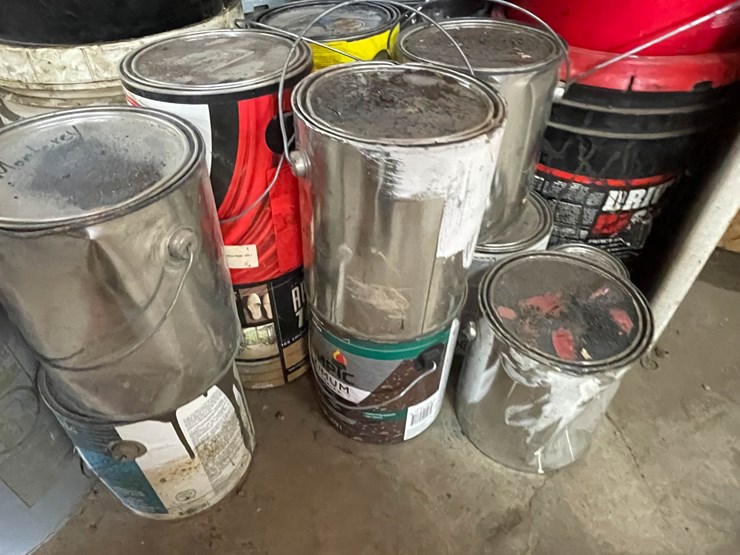 #9227-•-lot-of-paint-and-other-liquids-image-8