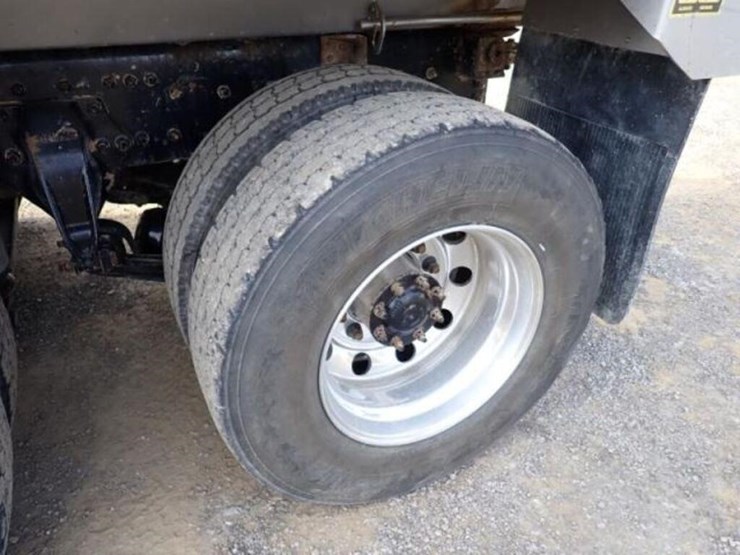 2024-western-star-49x-image-53