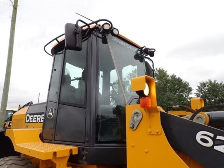 2014-deere-624k-image-23