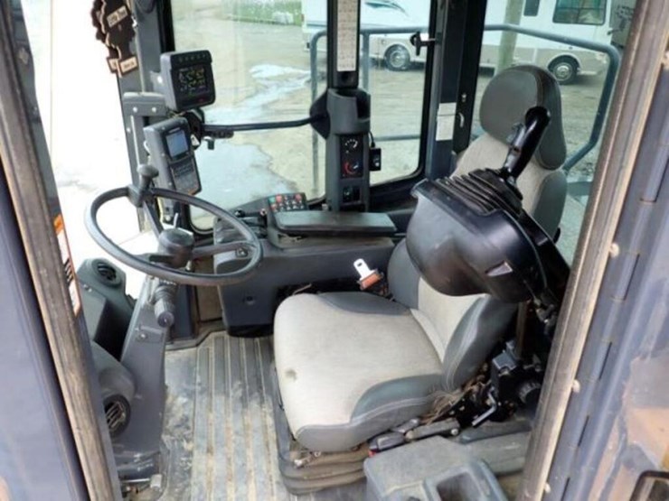 2018-deere-744k-image-22