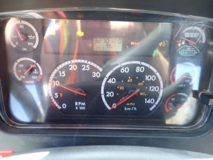 2015-freightliner-114sd-image-28