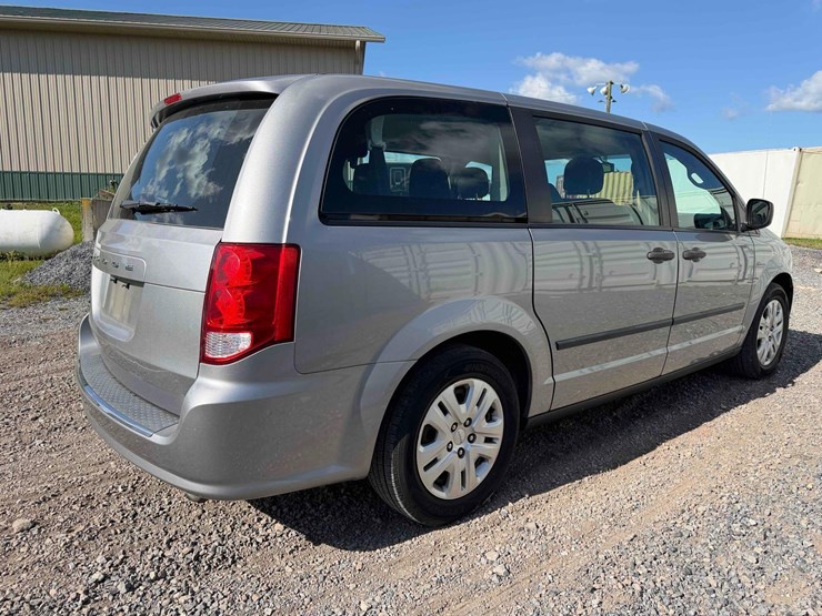 2015-dodge-grand-caravan-image-4