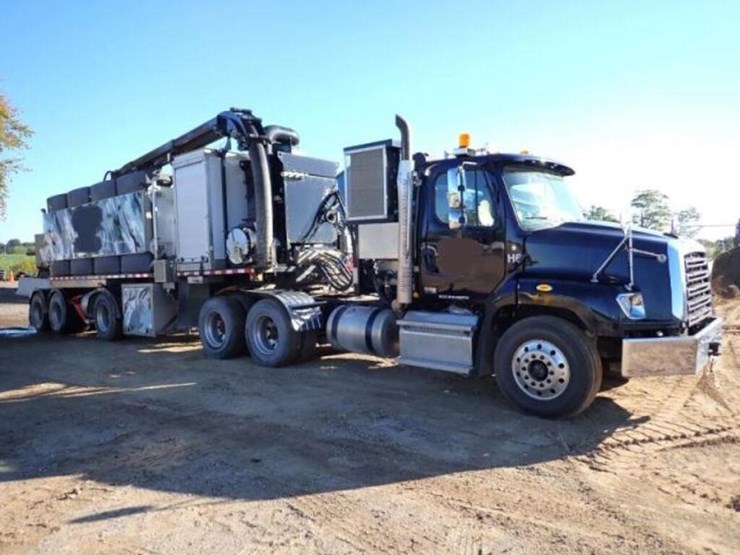 2020-freightliner-114sd-image-2