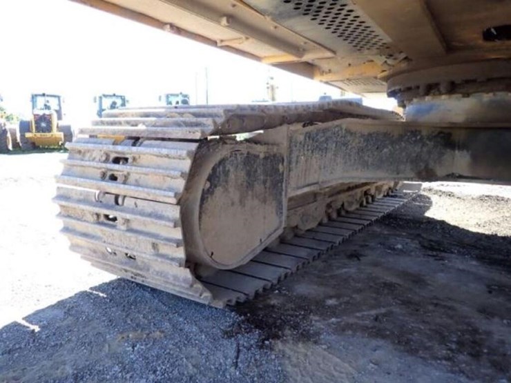 2014-deere-350g-lc-image-48