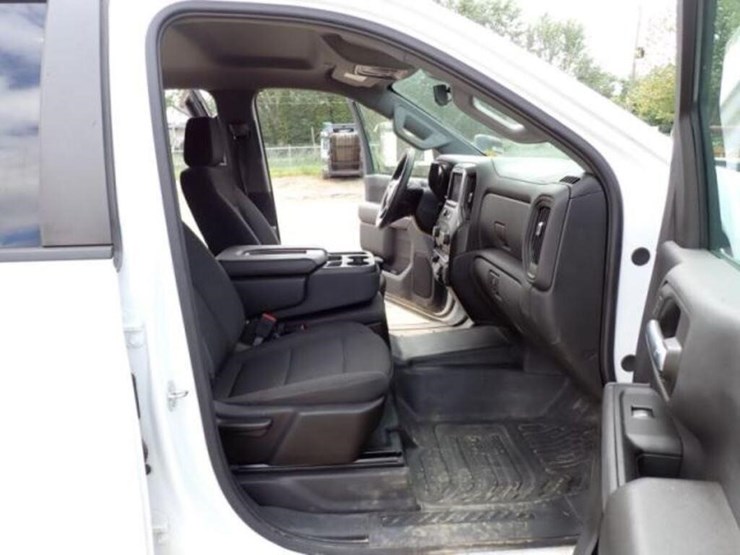 2024-chevrolet-silverado-3500hd-image-24