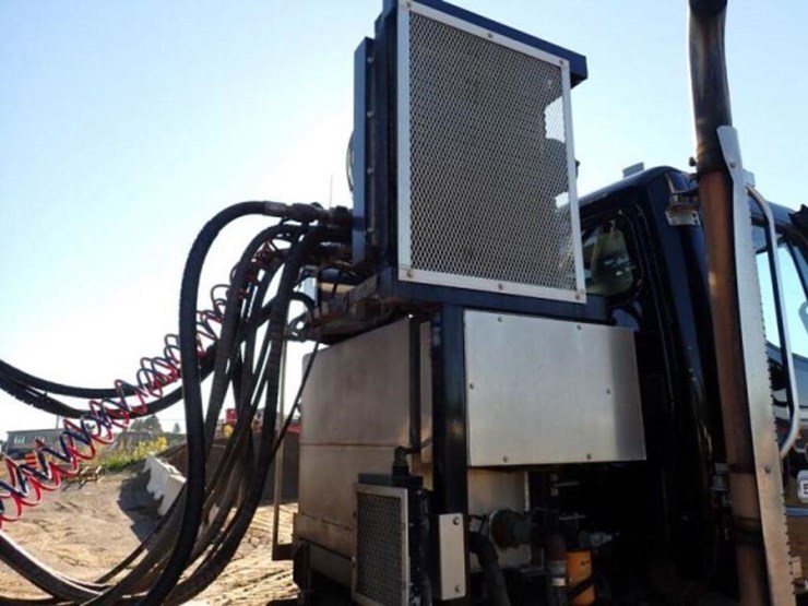 2020-freightliner-114sd-image-54