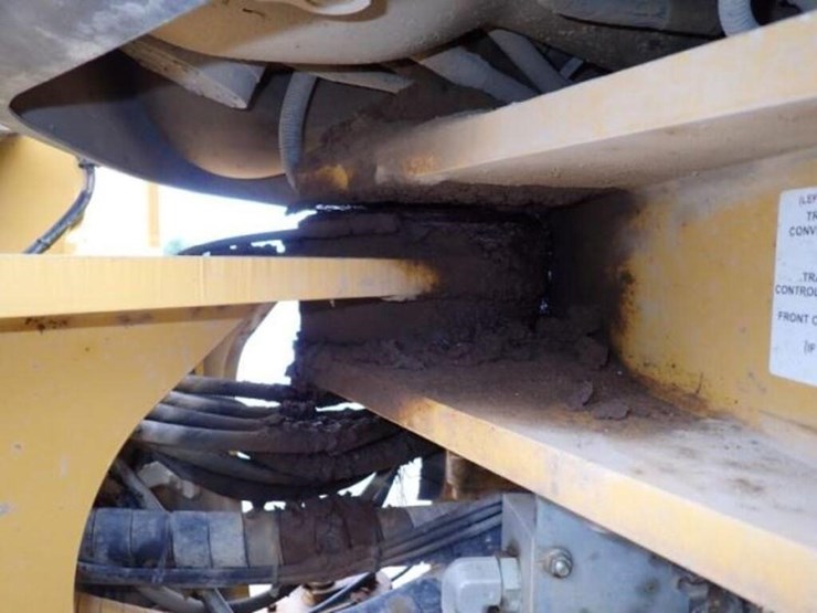 2018-deere-744k-image-39