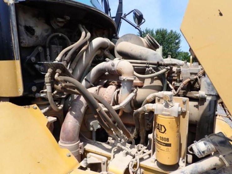 2009-caterpillar-725-image-29