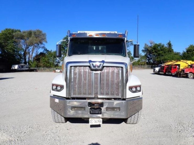2024-western-star-49x-image-2