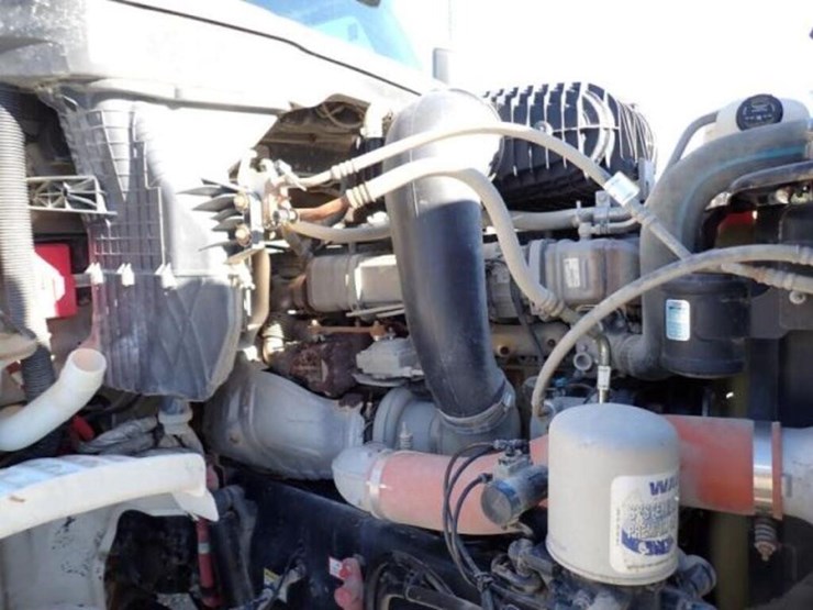 2024-western-star-49x-image-34